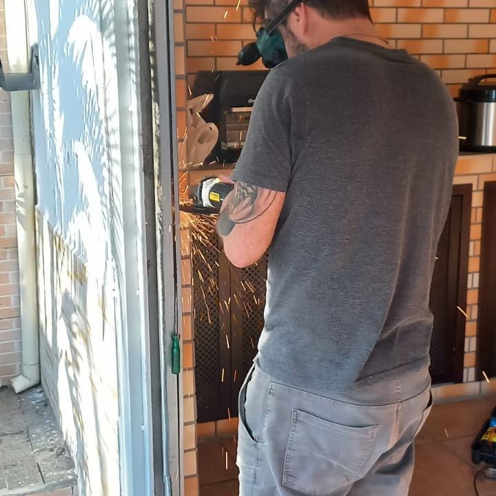 Ajuste de estrutura de portão em Cubatão, Biguaçu